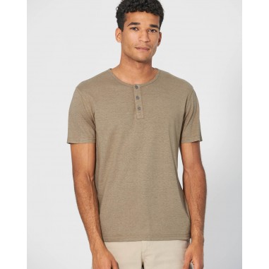 Short-sleeved t-shirt with buttoned collar