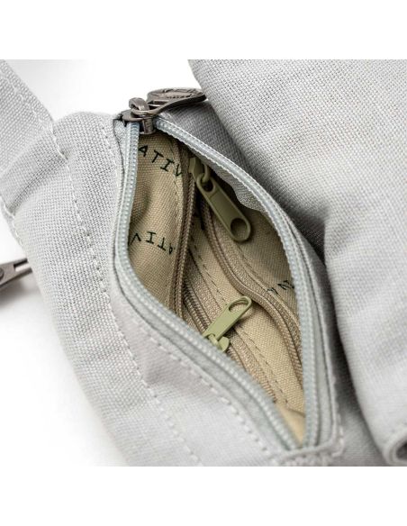 Papiertasche und Scheckbuch