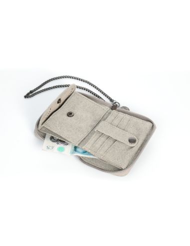Wallet with chain (demountable)