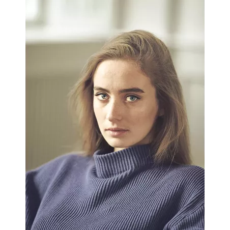 Maglione stile a coste con collo alto